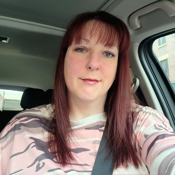 Meet your Posher, Laura - Picture 1 of 1